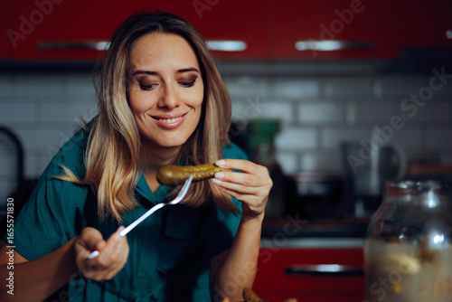 Quadro em tela Happy Smiling Woman Holding a Pickle in a Fork