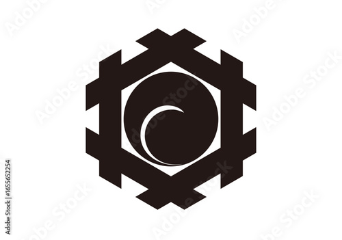 六角井筒左一つ巴