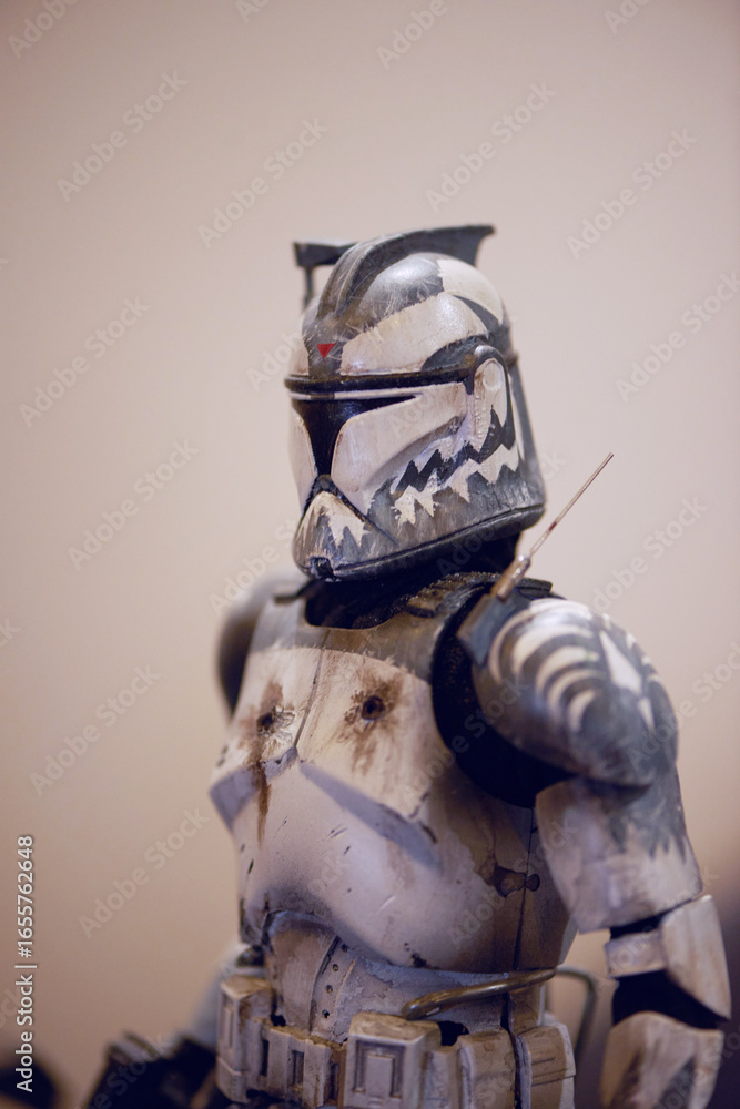 Obraz premium Commander Wolfe action figure on August 5, at 2025 Comicon El Salvador, showcasing detailed 501st battalion clone trooper.