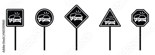 Car crash warning icon. Car accident road sign icon, vector illustration