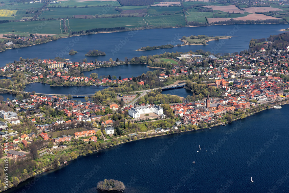 Fototapeta premium Luftbild Plön und Stadtsee