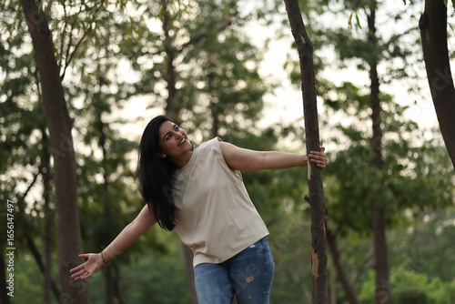 Tableau sur toile Happy Woman In Nature At The Park