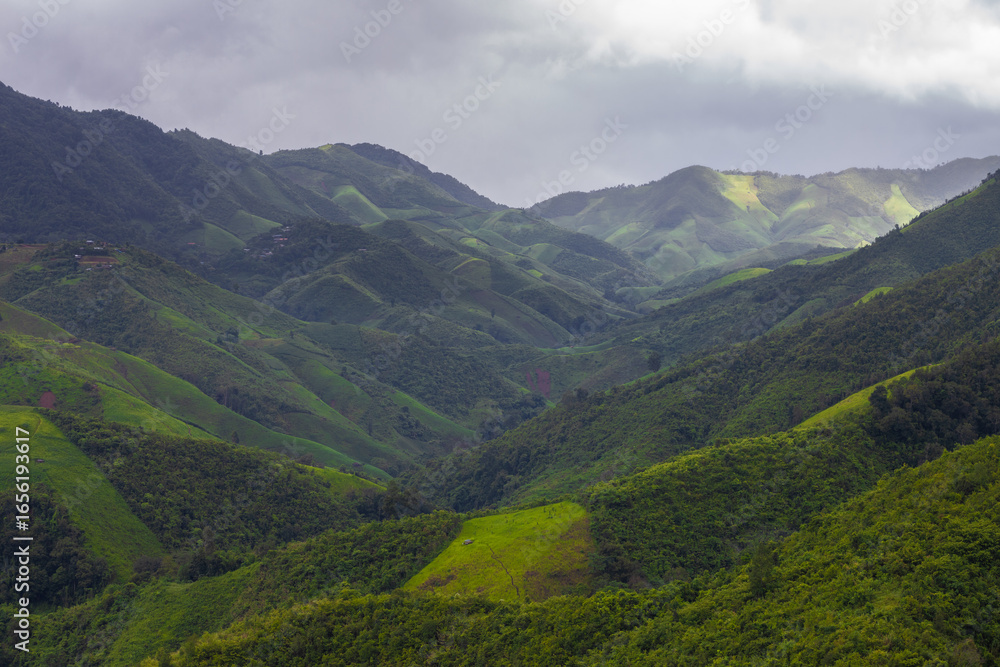 Fototapeta premium Huai Thon Village is a small village near Sapan Village. It has beautiful surrounding mountain scenery, during the rainy season when it is lush and lush with a light mist, located in Bo Kluea, Nan