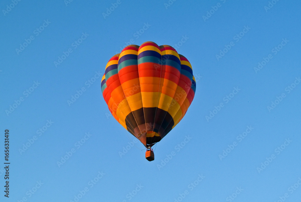 Naklejka premium Colorful hot air balloons on a cloudy blue sky