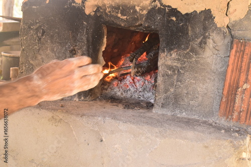 Canvas Print Alimento brasa de fogo de lenha rústico no interior do sertão nordestino, chama