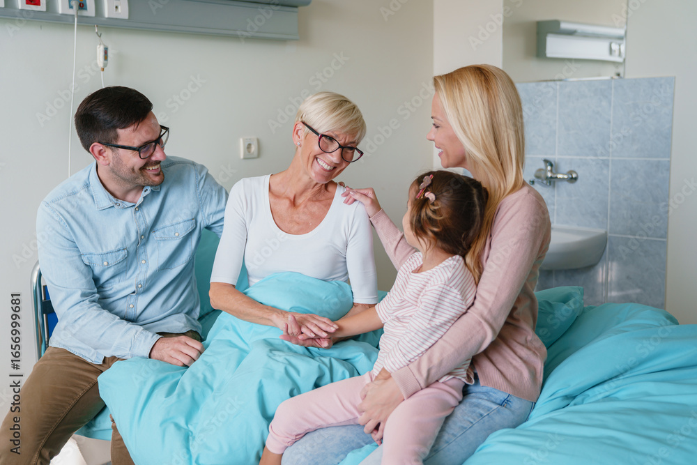 Obraz premium Joyful Family Reunion with Grandmother in a Bright and Cheerful Hospital Room