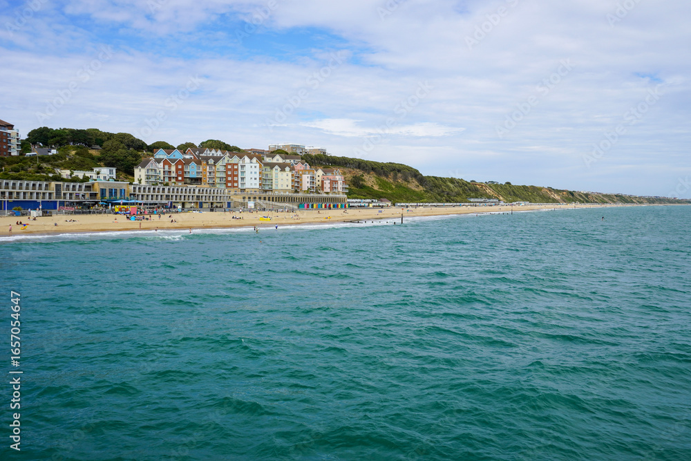 Fototapeta premium View of a beach and cliff.