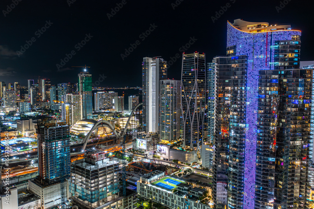 Obraz premium Downtown Miami Florida Nighttime Cityscape