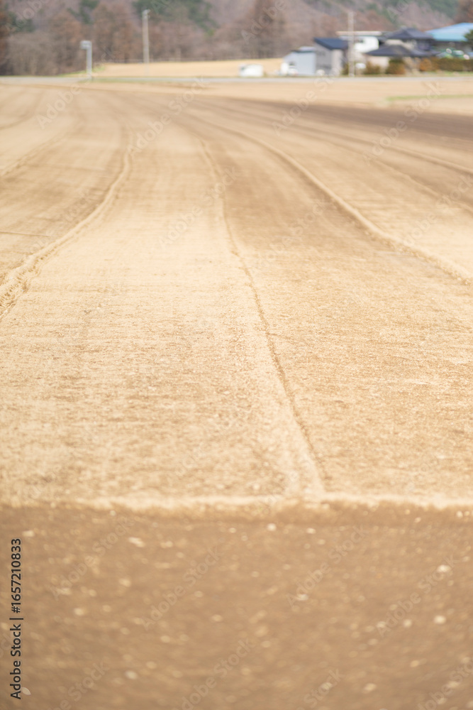 Naklejka premium 春の作付け前に整備された畑