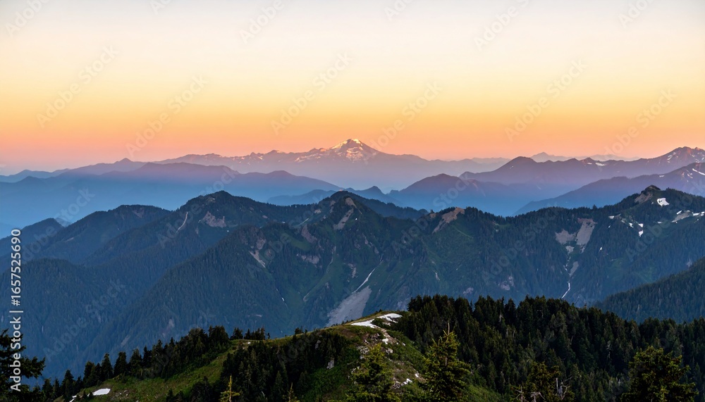 Obraz premium Panoramic view of mountainous terrain under a radiant sunset and atmospheric perspective
