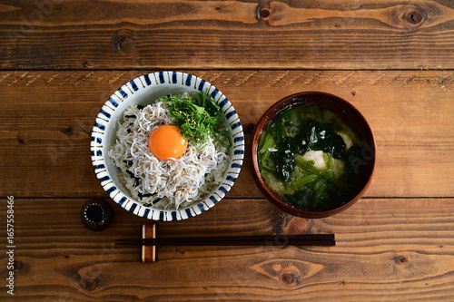 Valokuva しらす丼とみそ汁