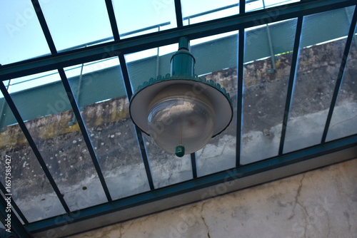 Evian, lac Léman, verrière et lampadaire