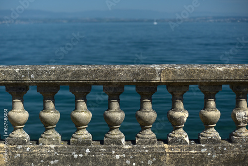 Cuadro en lienzo Evian, lac Léman, balustrade