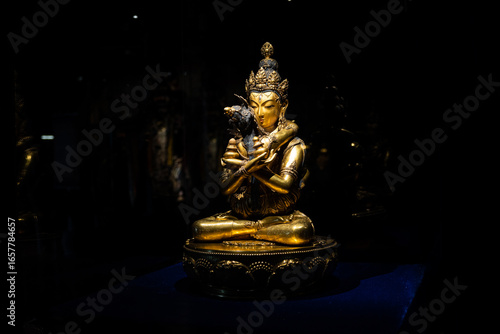 Εκτύπωση καμβά Golden bodhisattva statue close-up