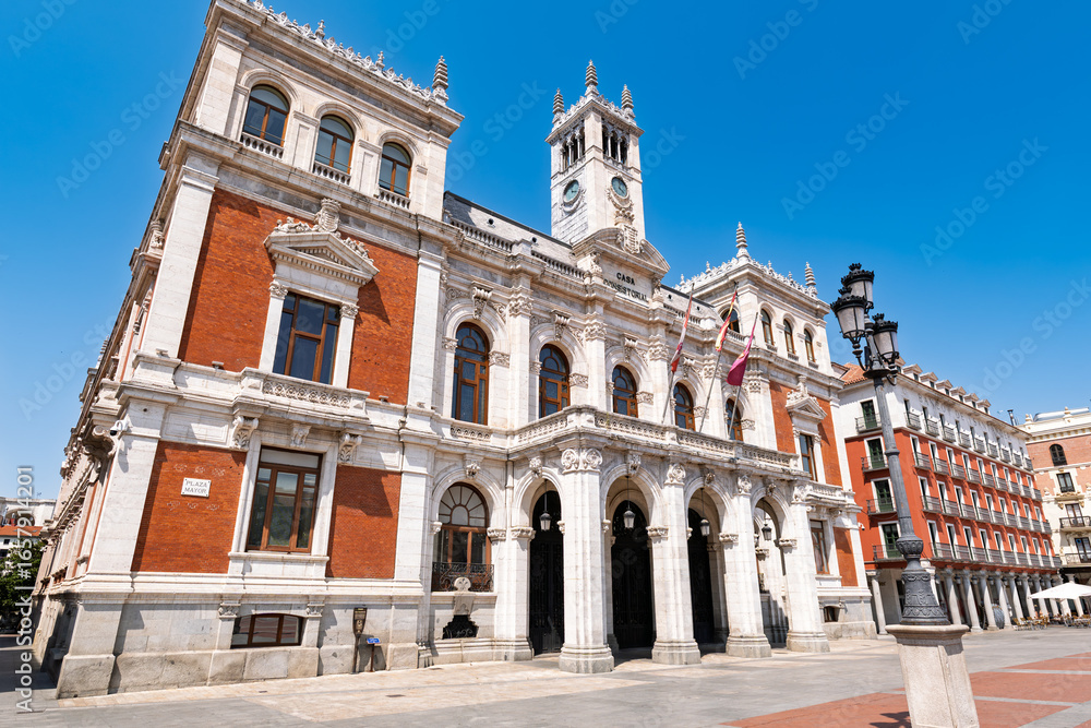 Fototapeta premium Valladolid, Spain – View of the city hall in the main square during the day.