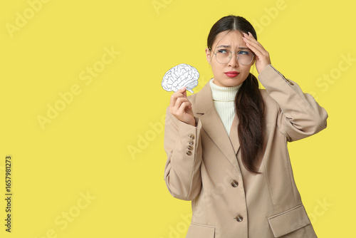 Young Asian businesswoman w...