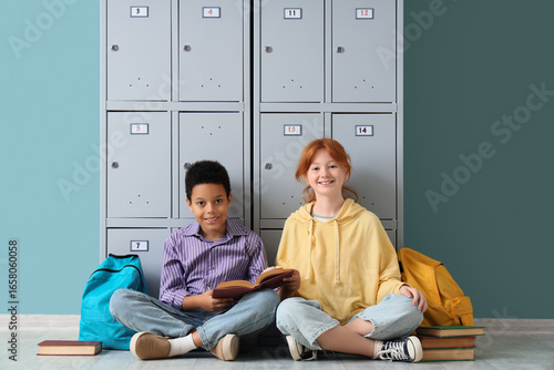 Teenage students reading bo...