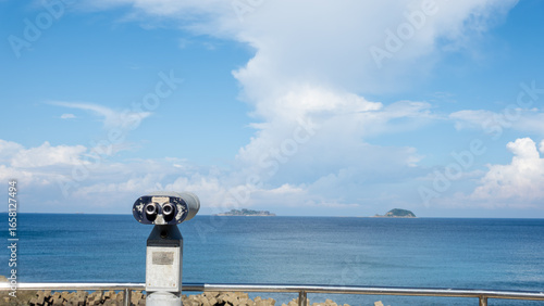 長崎の世界遺産、軍艦島を見る双眼鏡