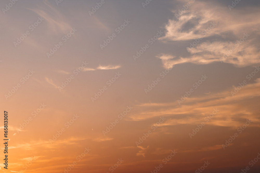 Fototapeta premium sunset sky, cloudy sky, simple photos of sky, antenna, roof, clouds