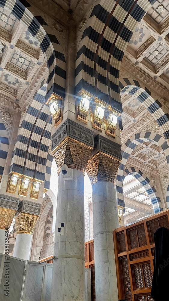Fototapeta premium Interior architecture of the Masjid an-Nabawi, Medina