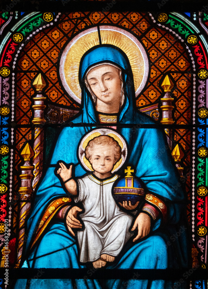 Fototapeta premium Mary holding baby Jesus Christ