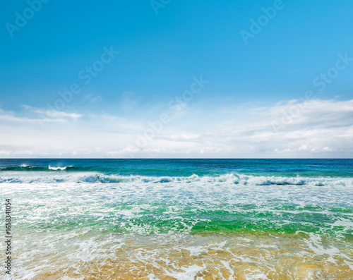 Brandung an einem Tropischen Südseestrand