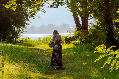 lago di Pusiano 01 - passeggiando fra il verde sulle sponde del lago