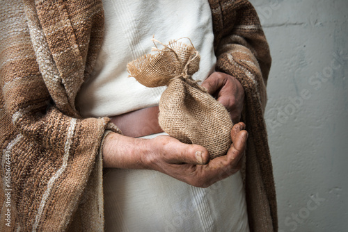 Фотография Male hands holding a bag