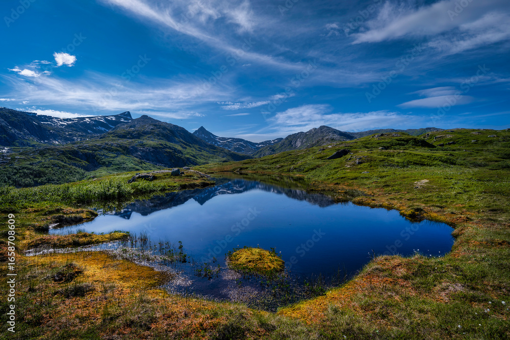 Fototapeta premium lake in the mountains