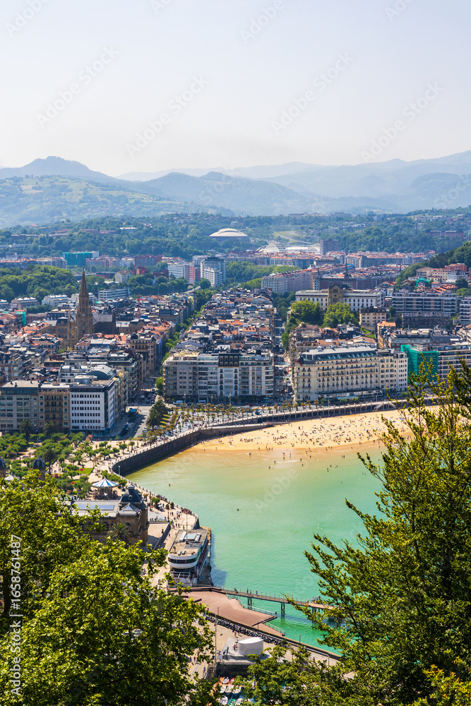 Fototapeta premium La Concha Bay from Mount Urgull and Castillo de la Mota