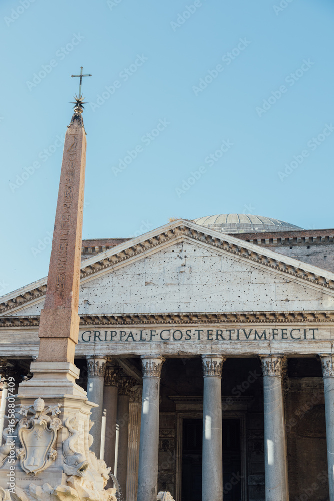 Obraz premium Pantheon ancient temple in Rome, Italy