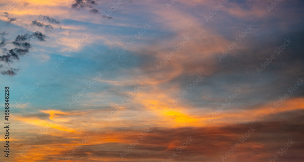 Obraz premium dramatic sky at sunset