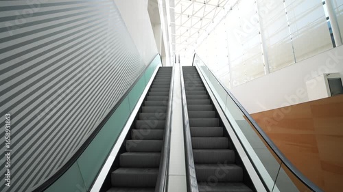 Escaleras mecánicas desde abajo