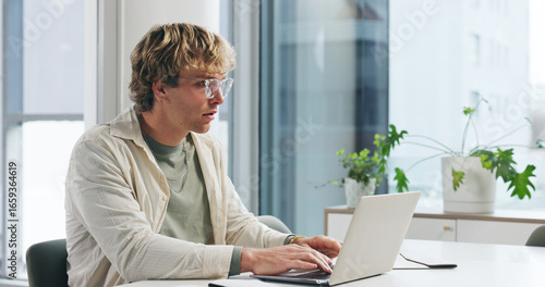 Canvastavla Reading, glasses and laptop with business man in office for article source, publisher schedule or research