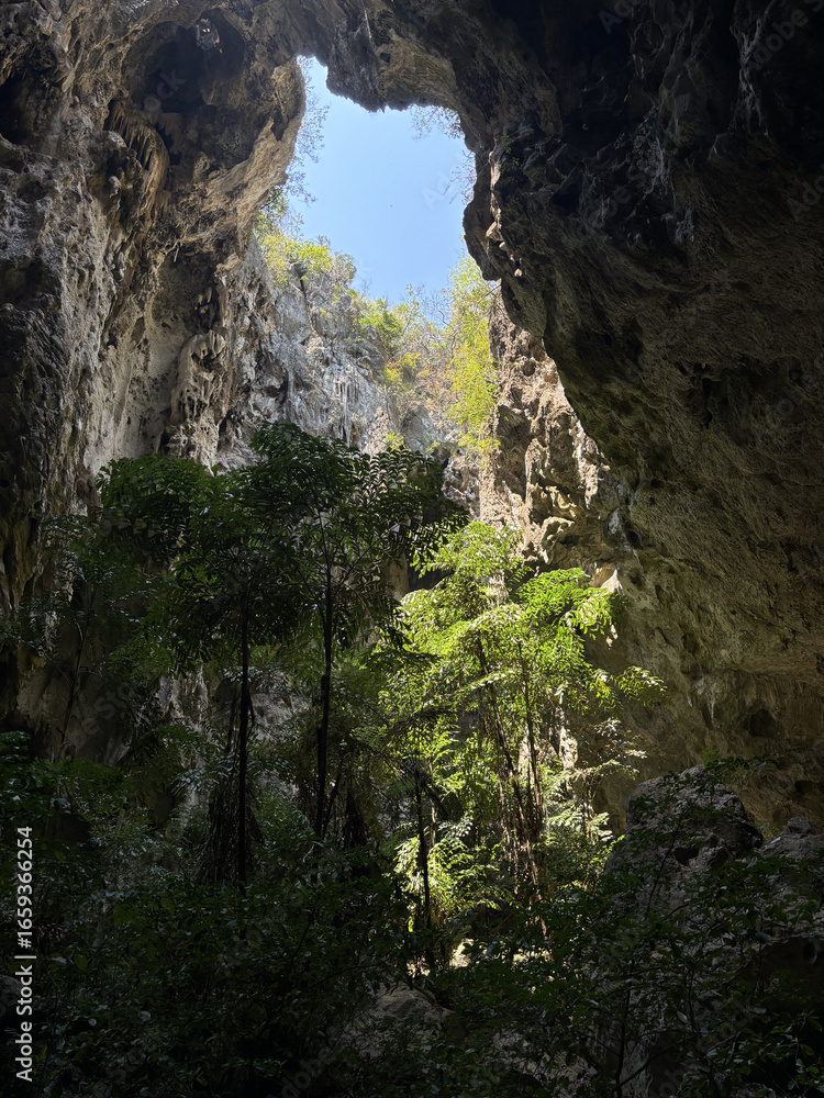 Obraz premium Phraya Nakhon Cave