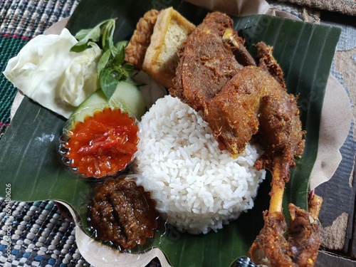 The traditional dish penyetan wader and Chicken refers to wader fish that is fried crispy and then crushed with spicy chili sauce, and traditional woven fish as a serving method or garnish. 