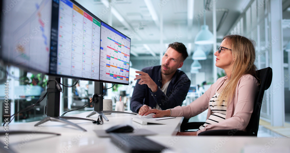 Naklejka premium Man And Woman Using Kanban Project Management Software