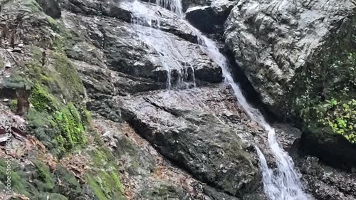 岐阜県関市の雪が降る中　流れ落ちる美しい滝