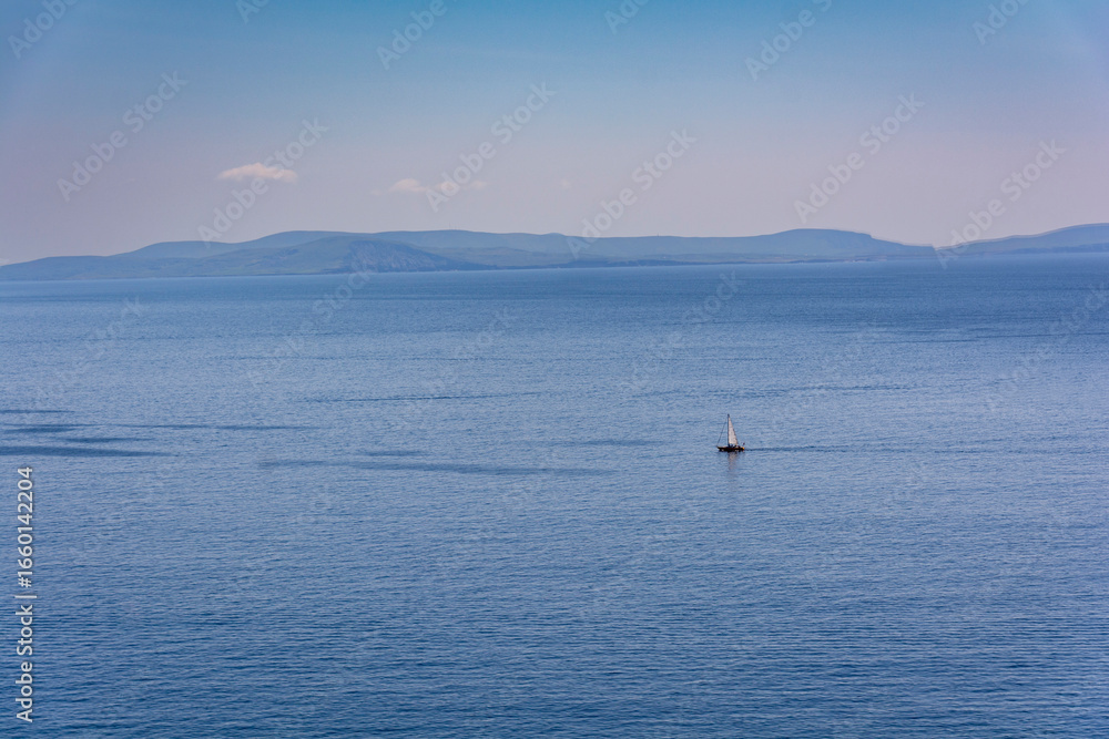 Fototapeta premium Wild atlantic way, Dingle peninsula ocean view - motor boat in the blue calm sea