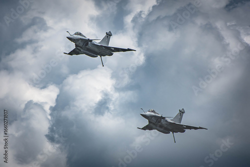 Cuadro en lienzo Two French Navy Rafale fighter jets flying in formation