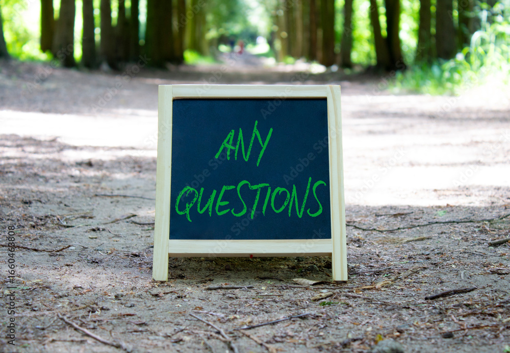 Obraz premium Any Questions symbol. Concept word Any Questions on chalk blackboard. Beautiful forest background. Business and Any Questions concept. Copy space.