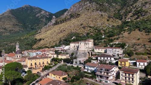 Venafro, vista aerea della cittadina del Molise in provincia di Isernia, centro Italia.
Il centro storico e il Castello di Venafro.