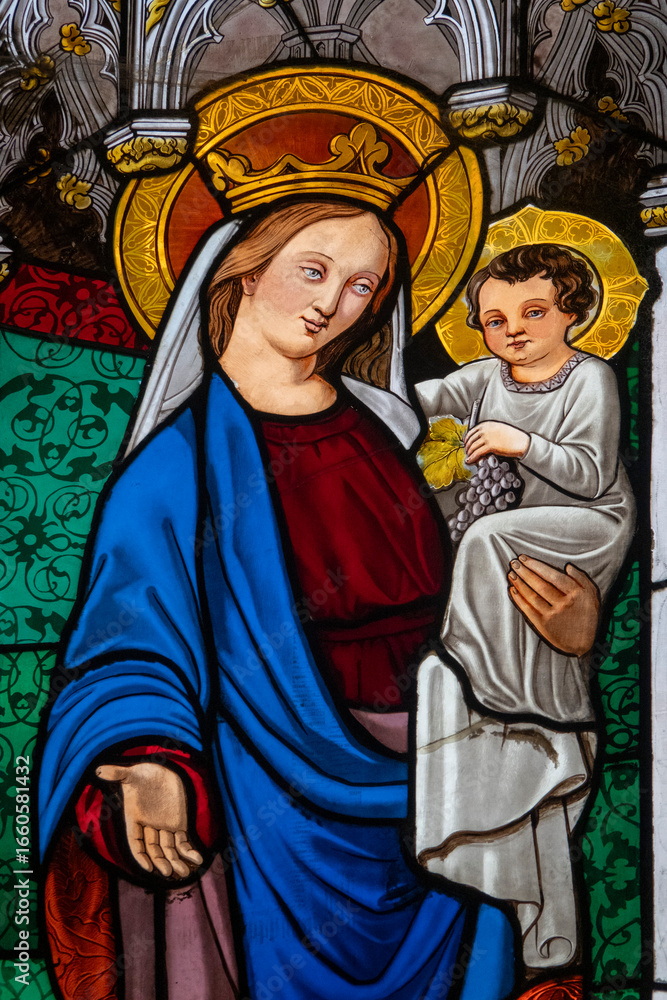 Obraz premium Mary holding baby Jesus