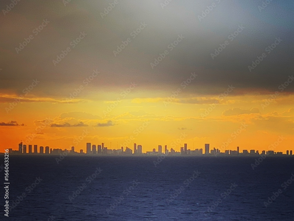 Fototapeta premium Miami Skyline at SUnset from a distance