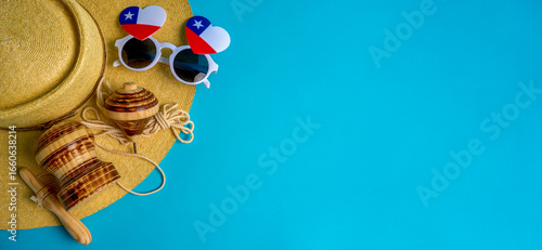 Cuadro en lienzo Traditional chilean wooden spinning top, embu, with huaso hat and chilean flag s