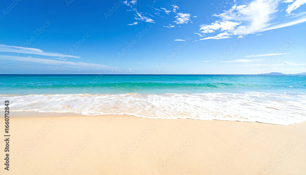 Fototapeta premium 青い海の波、きれいな砂浜の夏のコンセプトの透明な海。Blue ocean waves, clear waters on clean sandy beach summer concept.