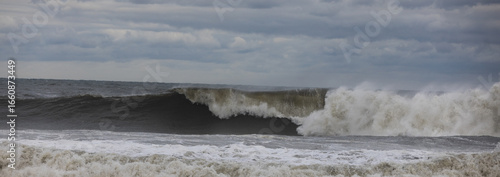 Wallpaper Mural Atlantic Ocean in New Jersey during Hurricane Erin, August 2025 Torontodigital.ca