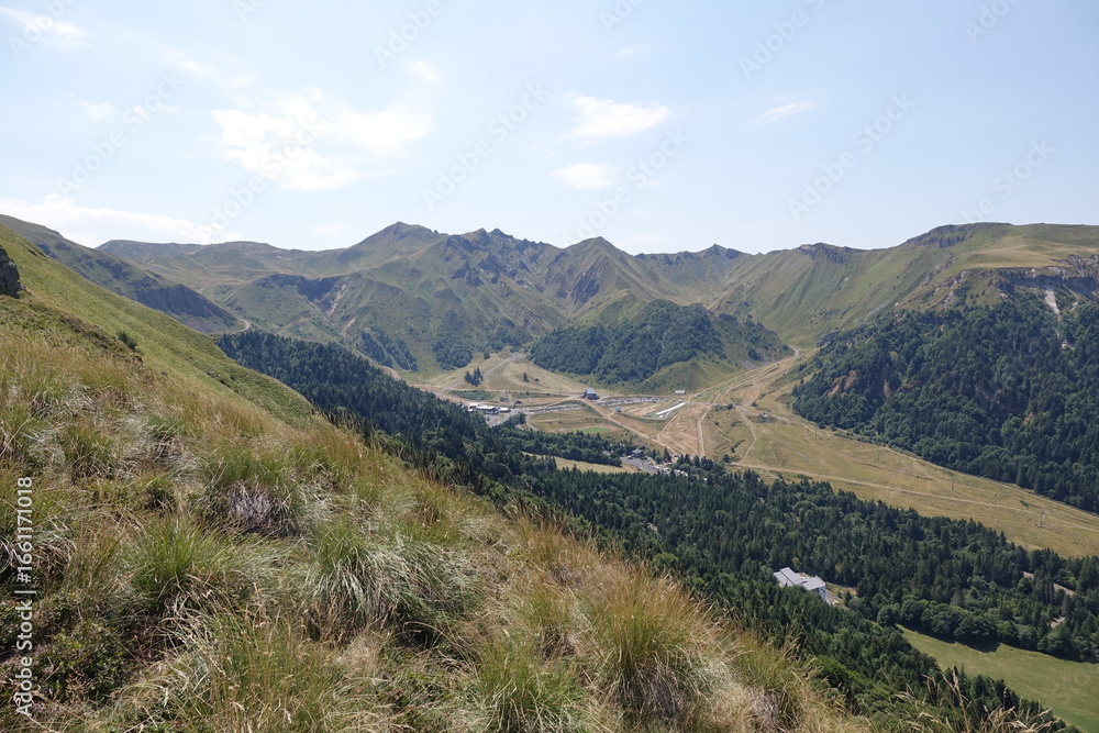 Naklejka premium Landschaft bei Mont-Dore im Zentralmassiv