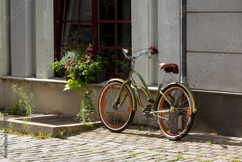 Tablou pe pânză Electra bicycle in Old Town Riga