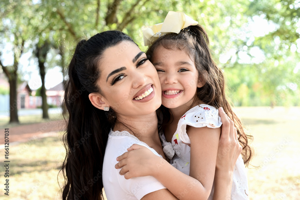 Naklejka premium Mother and daughter kid enjoy nature together